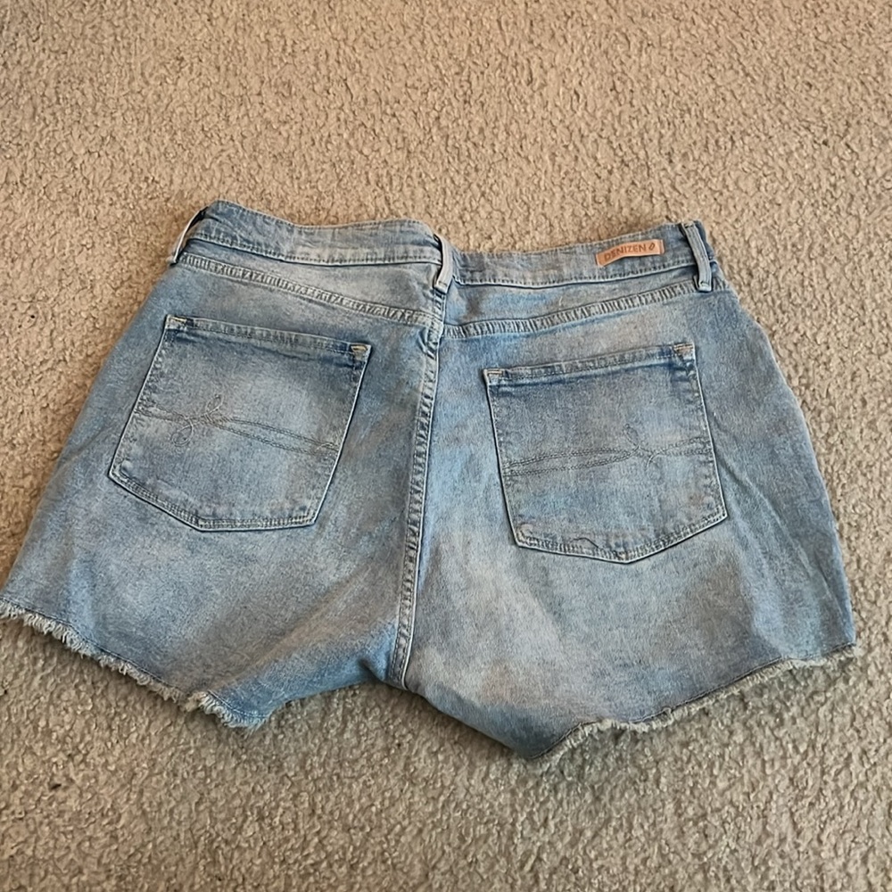 Women shorts - Picture 2 of 2